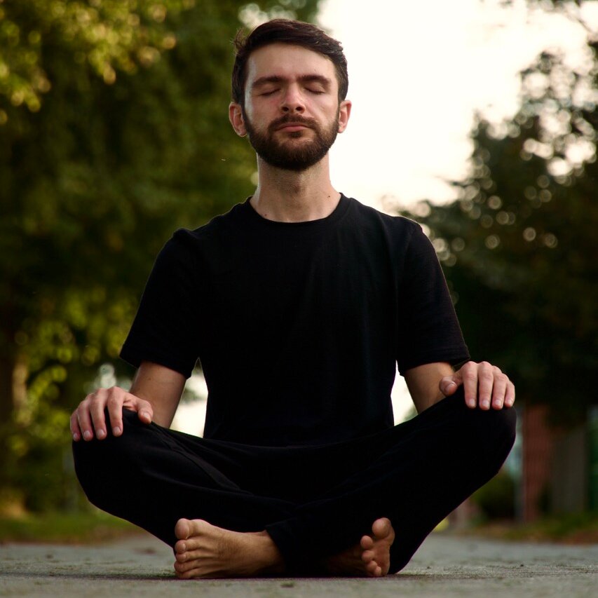 Alexander Fufaev meditating