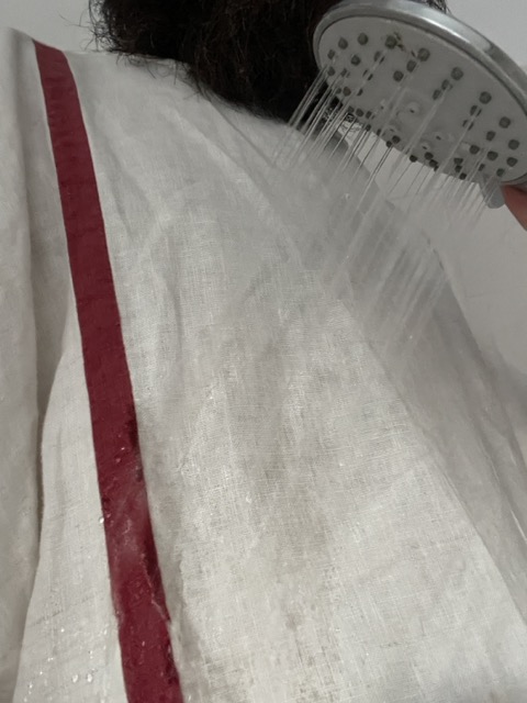 Kleidung in der Dusche waschen