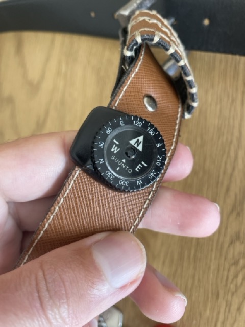 Mini-Kompass am Gurt