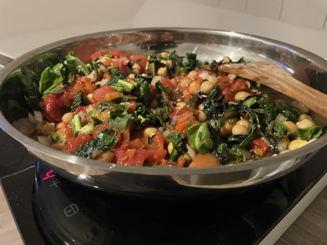 Rohveganes Gericht kochen