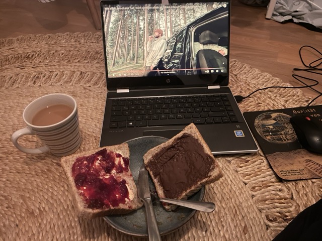 YouTube schauen und essen